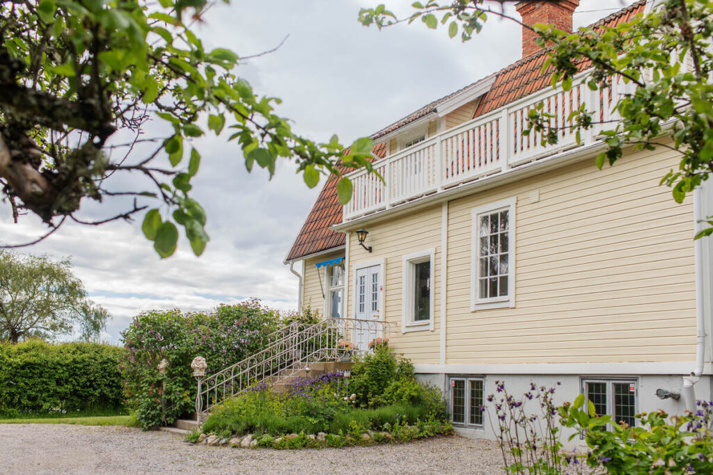 Taklyft för ny våningsplan. Lugnet Håbo
