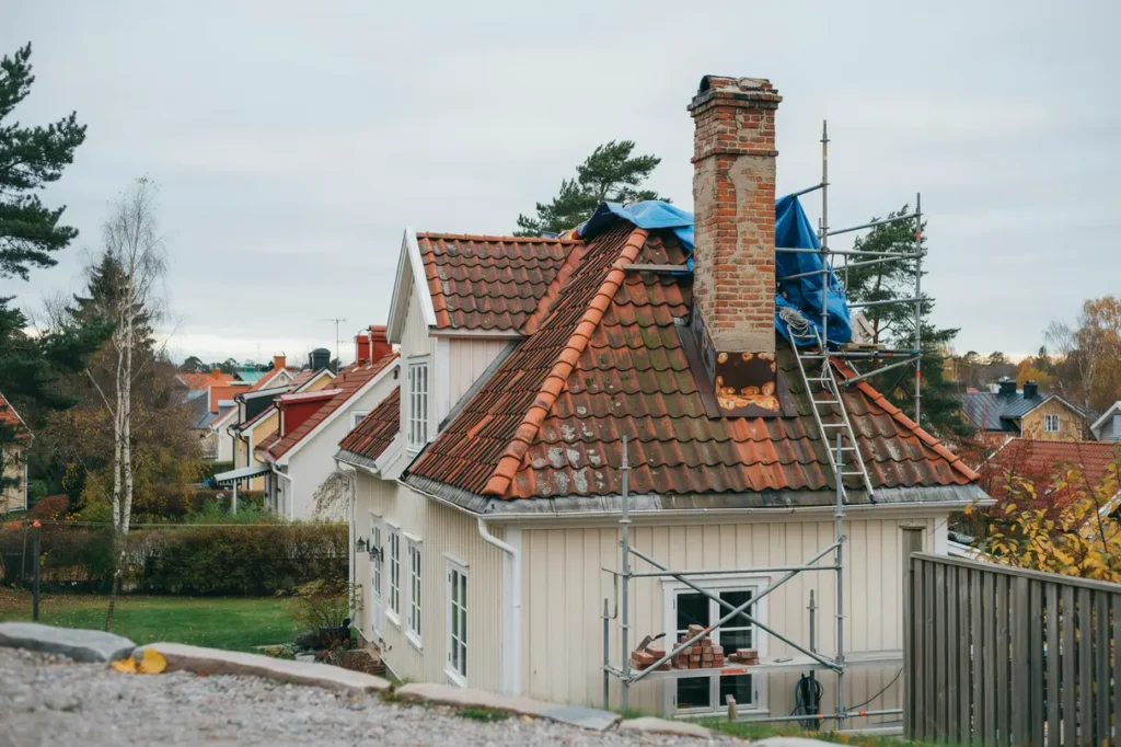 skorstensrenovering f r villa gare tecken p skador r tt tg rder och vad det kan kosta